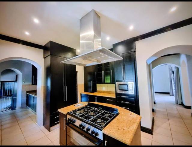 5 BEDROOM HOUSE FOR SALE IN WATERKLOOF RIDGE